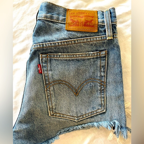 Levi short shorts size 25 - Picture 1 of 2